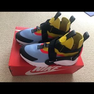 Nike- Nike Air Huarache City